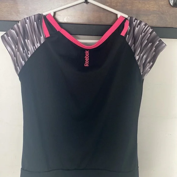 Pink & black Reebox athletic t-shirt. - Picture 2 of 4